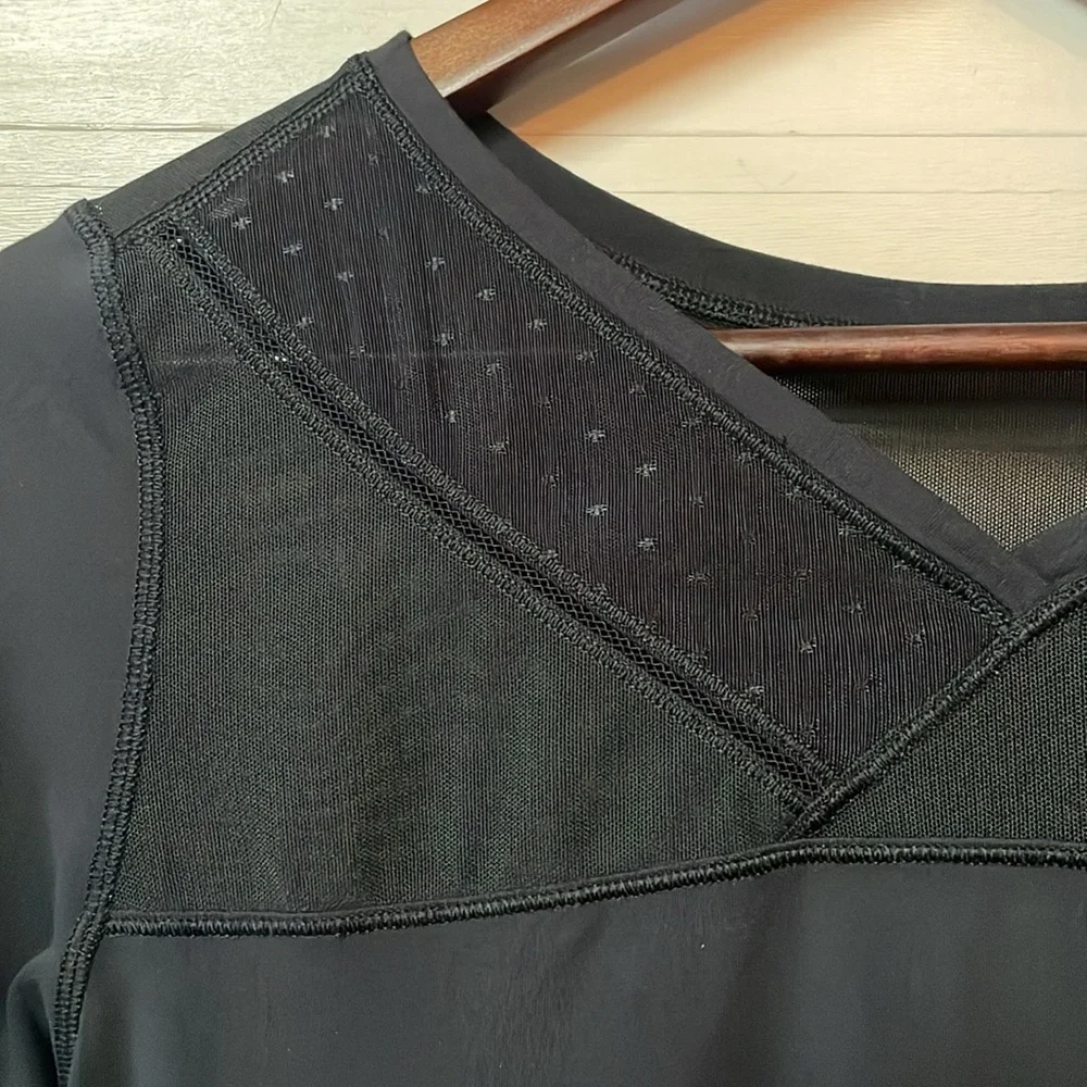 Lululemon Just Breathe Long Sleeve Mesh Top Workout Athletic  Black Size 4.